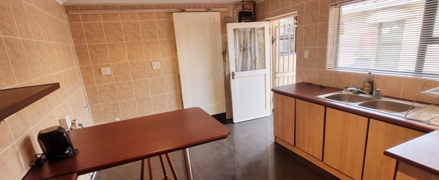 To Let 1 Bedroom Property for Rent in Kensington Western Cape